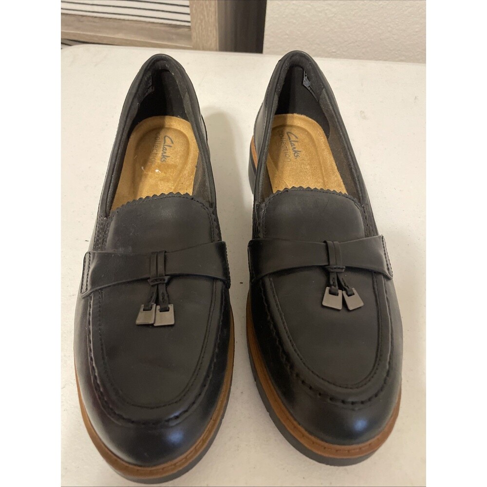 Clarks Collection Westlynn Bella loafer black and brown tassel loafer. Size 11 M